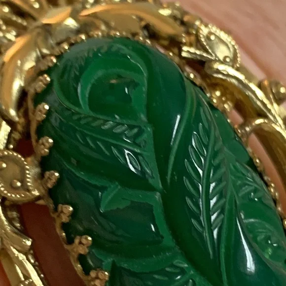 Whiting & Davis Vintage GoldTone Bracelet w/Green Gemstone with a Rose carved in - Picture 4 of 15
